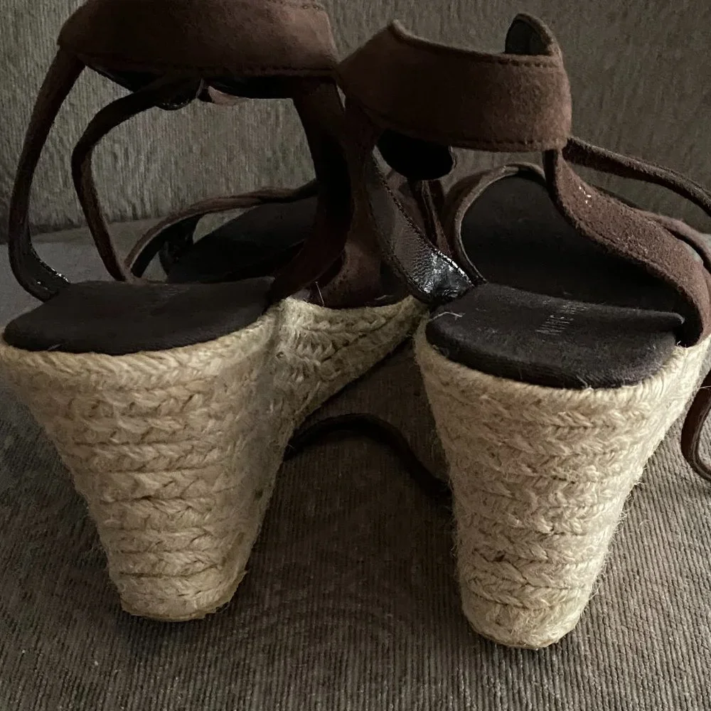 NINE WEST chocolate brown wedge sandal, 8 1/2